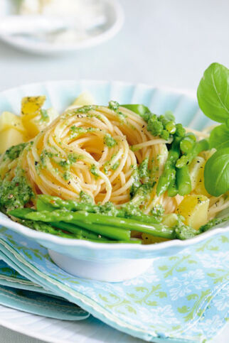 Spaghettini al pesto mit grünem Spargel Spaghettini al pesto mit grünem Spargel