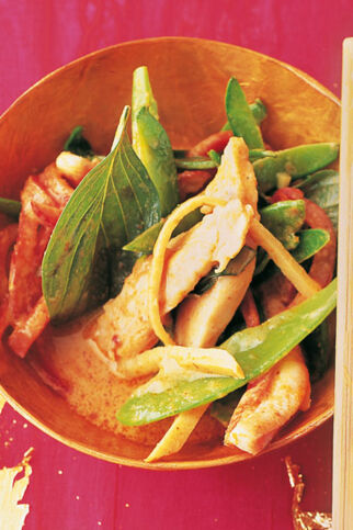 Rotes Hähnchencurry mit Bambus Rotes Hähnchencurry mit Bambus