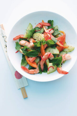 Asiasalat mit Garnelen, Papaya und Gurken Asiasalat mit Garnelen, Papaya und Gurken