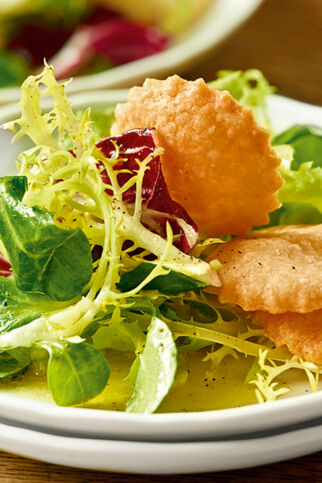 Knusprige Käsekekse mit Wintersalat Knusprige Käsekekse mit Wintersalat