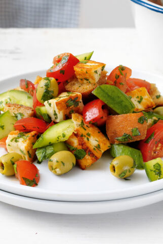 Brotsalat mit Halloumi Brotsalat mit Halloumi