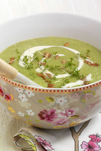 Brokkolicreme mit Knusperkernen Brokkolicreme mit Knusperkernen