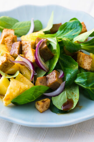 Ananas-Feldsalat mit Ingwerwürfeln Ananas-Feldsalat mit Ingwerwürfeln