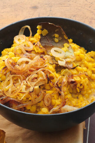 Gelbes Linsen-Dal mit Röstzwiebeln Gelbes Linsen-Dal mit Röstzwiebeln