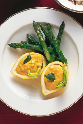 Grüner Spargel mit Safran-Mandel-Sauce Grüner Spargel mit Safran-Mandel-Sauce