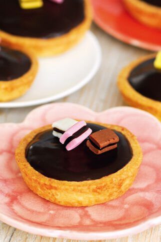 Lakritz-Karamell-Tarteletts Lakritz-Karamell-Tarteletts