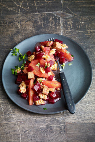 Rote-Bete-Salat mit Orangen und Walnüssen Rote-Bete-Salat mit Orangen und Walnüssen