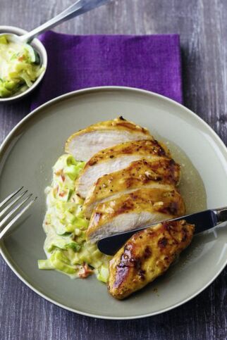 Mariniertes Hähnchenbrustfilet mit Mandelsauce Mariniertes Hähnchenbrustfilet mit Mandelsauce