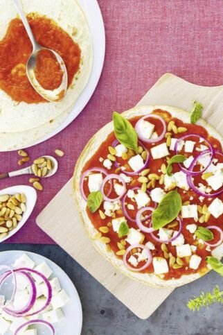 Schnelle Feta-Ajvar-Pizza Schnelle Feta-Ajvar-Pizza