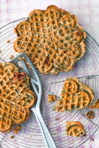 Spinatwaffeln mit Tomaten Spinatwaffeln mit Tomaten