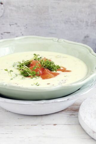 Kartoffelcremesuppe mit Räucherlachs Kartoffelcremesuppe mit Räucherlachs
