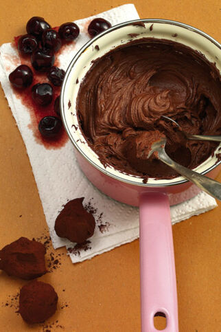 Espresso-Trüffel mit Amarenakirsche Espresso-Trüffel mit Amarenakirsche