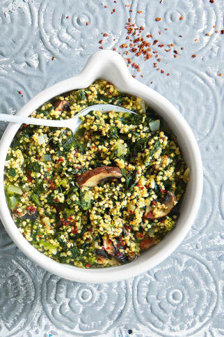 One-Pot-Hirse mit Spinat und Pilzen One-Pot-Hirse mit Spinat und Pilzen