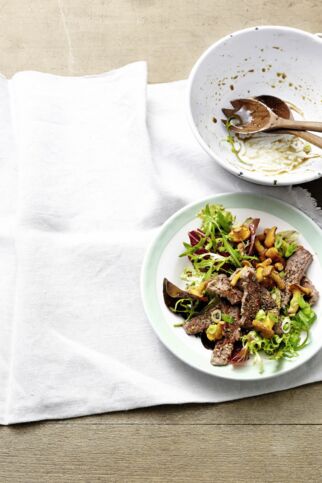 Blattsalat mit Steakstreifen Blattsalat mit Steakstreifen