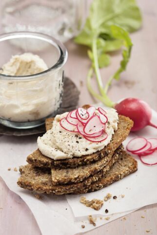 Vollkorn-Bruschette mit Forelle Vollkorn-Bruschette mit Forelle