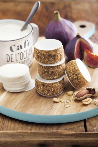 Feigenschnitten mit Erdnüssen Feigenschnitten mit Erdnüssen