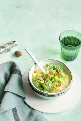 Frühlings-Nudelsuppe Frühlings-Nudelsuppe