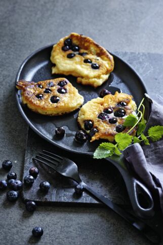 Mandel-Pancakes mit Heidelbeeren Mandel-Pancakes mit Heidelbeeren