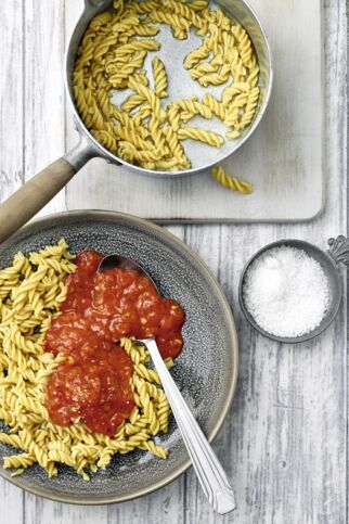 Kichererbsen-Spirelli mit Arrabiata Kichererbsen-Spirelli mit Arrabiata