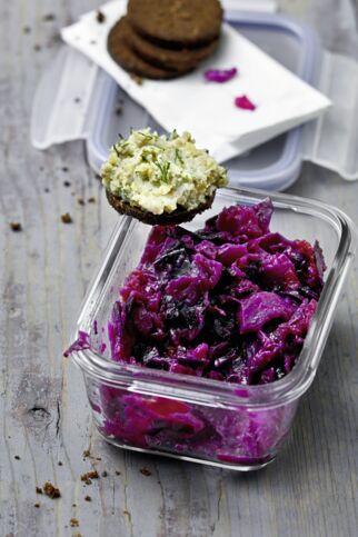 Rotkohlsalat mit Matjes-Talern Rotkohlsalat mit Matjes-Talern