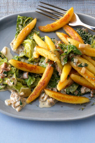 Geschmorter Wirsing mit gebratenen Schupfnudeln Geschmorter Wirsing mit gebratenen Schupfnudeln