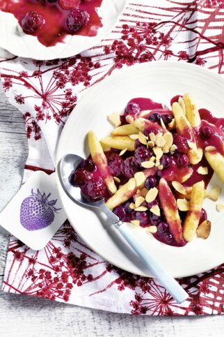 Süße Schupfnudeln mit Beeren-Sauce Süße Schupfnudeln mit Beeren-Sauce