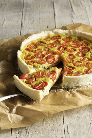 Seidentofu-Guss auf Tomatenquiche Seidentofu-Guss auf Tomatenquiche