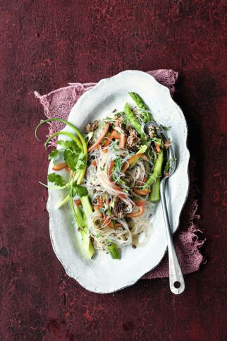 Asiatischer Glasnudelsalat Asiatischer Glasnudelsalat
