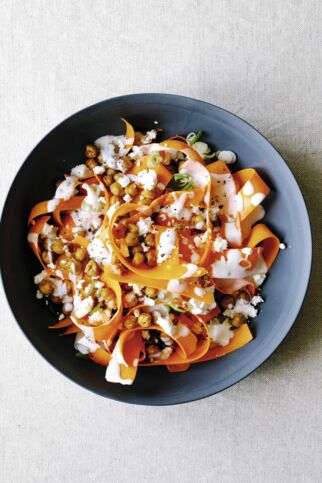 Scharfer Möhrensalat mit Kichererbsen Scharfer Möhrensalat mit Kichererbsen