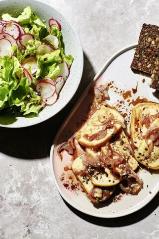 Marinierter Romadur mit Radieschen und Eichblattsalat Marinierter Romadur mit Radieschen und Eichblattsalat