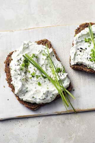 Cashewaufstrich mit Schnittlauch Cashewaufstrich mit Schnittlauch