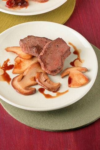 Hirschmedaillons mit Pilzen Hirschmedaillons mit Pilzen