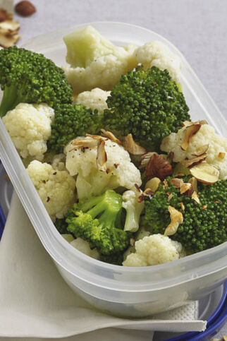 Blukkoli-Salat mit Haselnuss-Dressing Blukkoli-Salat mit Haselnuss-Dressing