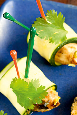 Zucchiniröllchen mit Chilihähnchen Zucchiniröllchen mit Chilihähnchen