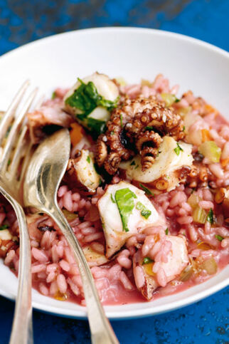 Rotweinrisotto mit Oktopus und Rote-Bete-Saft Rotweinrisotto mit Oktopus und Rote-Bete-Saft