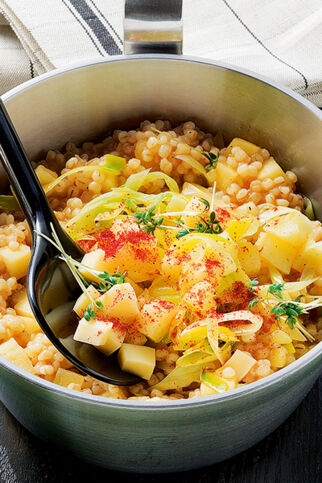 Gerstentopf mit Lauch und Apfel Gerstentopf mit Lauch und Apfel