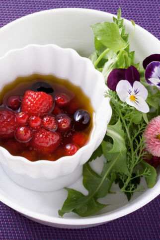 Himbeervinaigrette mit Waldbeeren Himbeervinaigrette mit Waldbeeren
