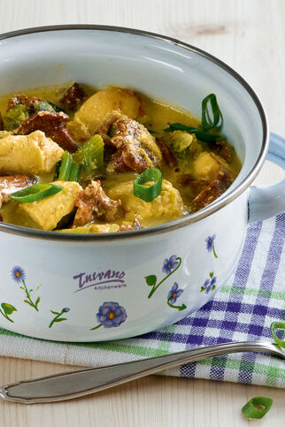 Hühnerfrikassée mit Pfifferlingen Hühnerfrikassée mit Pfifferlingen