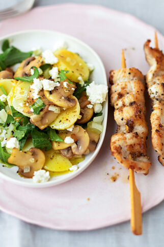 SATÉ-SPIEßE MIT KARTOFFELSALAT SATÉ-SPIEßE MIT KARTOFFELSALAT