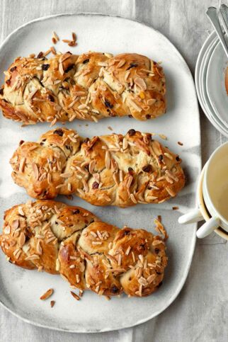 Osterzöpfe mit Marzipan Osterzöpfe mit Marzipan