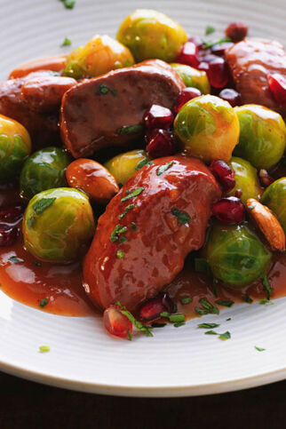 Rosenkohlpfanne mit Lamm und Granatapfel Rosenkohlpfanne mit Lamm und Granatapfel