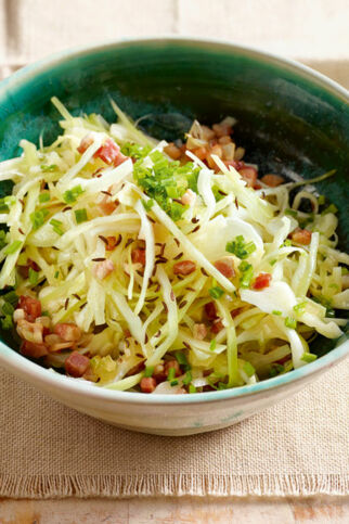 Bayrischer Krautsalat mit Speck Bayrischer Krautsalat mit Speck