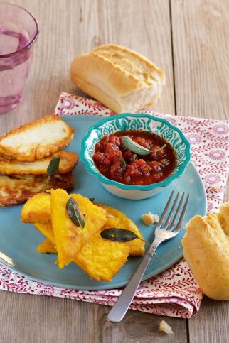 Grillkäse mit gebratenen Polenta-Ecken Grillkäse mit gebratenen Polenta-Ecken