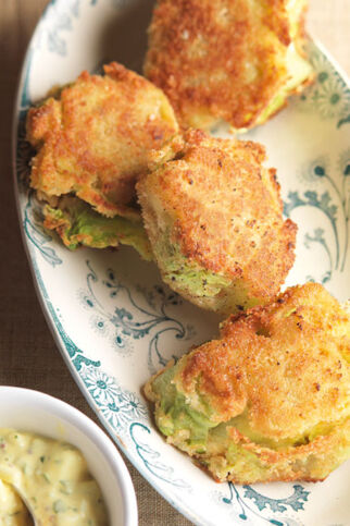 Gebackener Häupterlsalat mit Remouladensauce Gebackener Häupterlsalat mit Remouladensauce