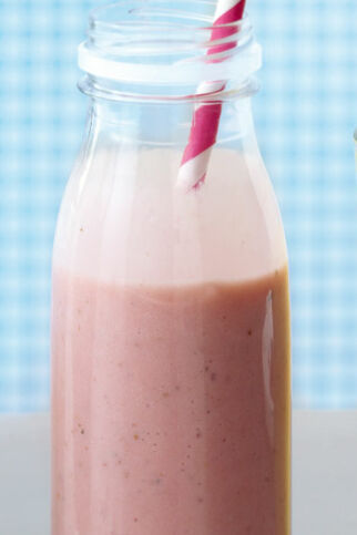 Erdbeer-Kokos-Lassi Erdbeer-Kokos-Lassi