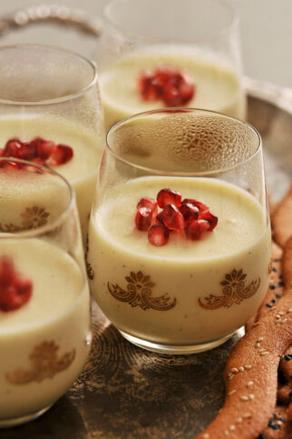 Kokosmousse mit Sesamwaffeln Kokosmousse mit Sesamwaffeln