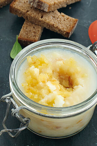 Veganes Schmalz mit Zwiebeln Veganes Schmalz mit Zwiebeln