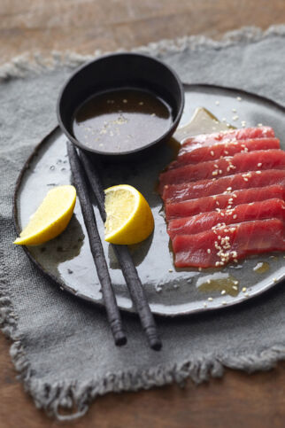 Sashimi vom Thunfisch mit Ponzusauce Sashimi vom Thunfisch mit Ponzusauce