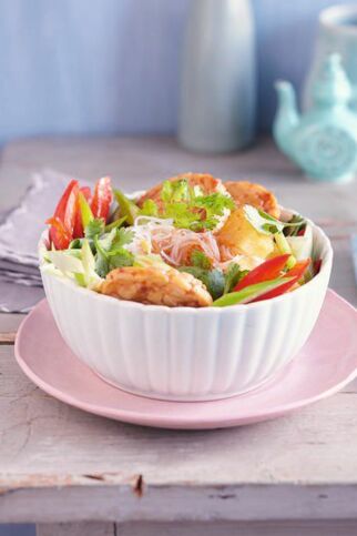 Glasierter Tempeh auf Glasnudeln Glasierter Tempeh auf Glasnudeln