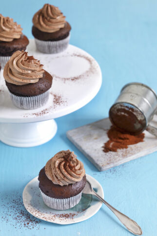 Nougat-Cupcakes mit weichem Kern Nougat-Cupcakes mit weichem Kern